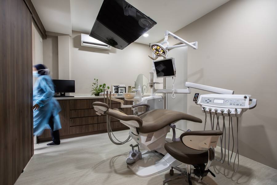 Treatment room at Dr MeiLuk by L&M Dental Clinic